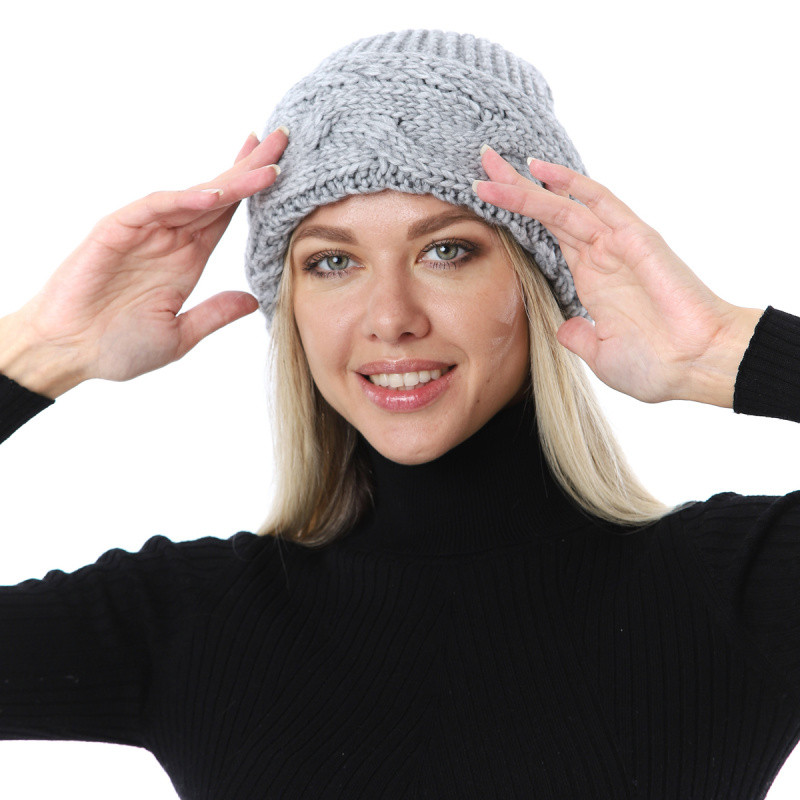 Шапка женская Flioraj 105FJ светло-серая