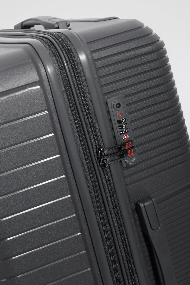 Чемодан Eberhart 49M Miracle полипропилен 