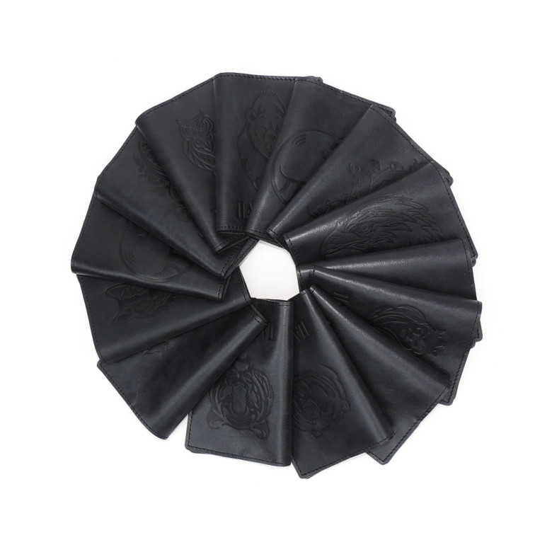 Обложка для паспорта кожаная Черный, Медведь злой